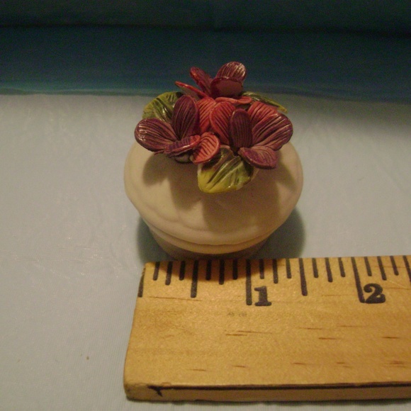 Victorian Trading Co. Floral Porcelain Trinket box - Picture 7 of 8
